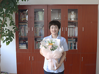 鮮花獻(xiàn)恩師，共筑大禹公益夢(mèng)【大禹電子】